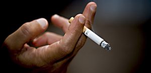 Sobrepeso y tabaquismo aumentan el riesgo de sufrir una hernia lumbar