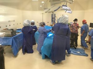 Médico MEDS realizó primera cirugía ambulatoria de prótesis de rodilla
